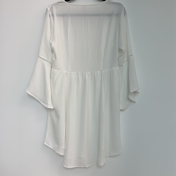 White classy beach or pool cover. - Picture 6 of 6